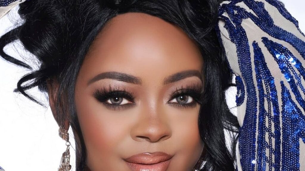 Exclusive Interview with Ceylone Boothe Grooms - Hustle Weekly