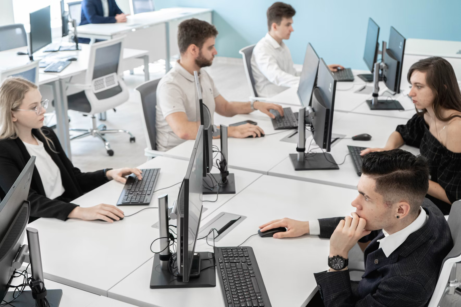 Cut Downtime in Half with Expert Remote IT Support Services